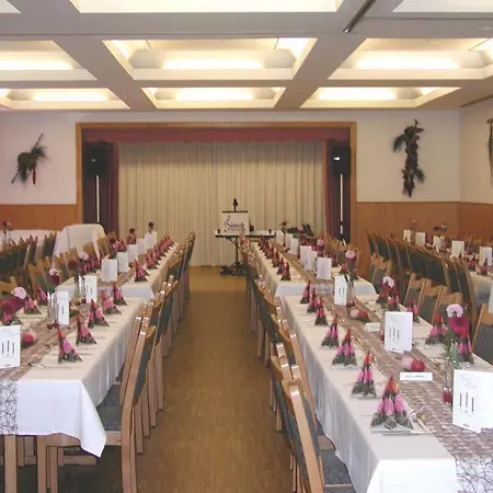 Gasthof Und Zum Hirsch 호텔 3*