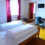 Hotel Gasthof Und Zum Hirsch 3*